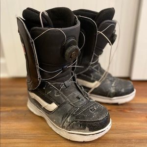 Used Vans BOA snowboard boot; women 8.5
